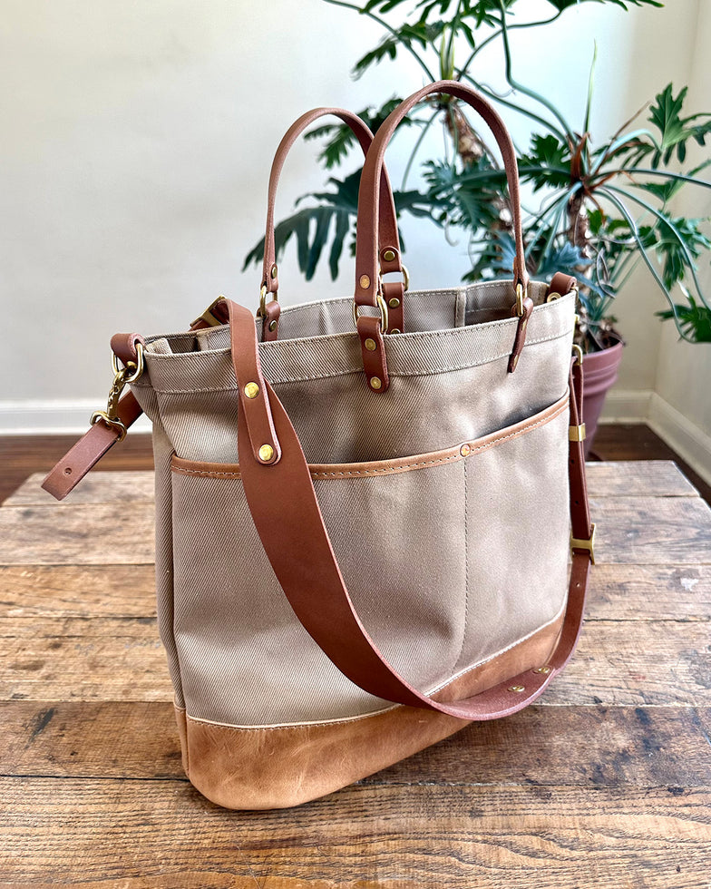Crossbody Shoulder Bag: Safari Tan