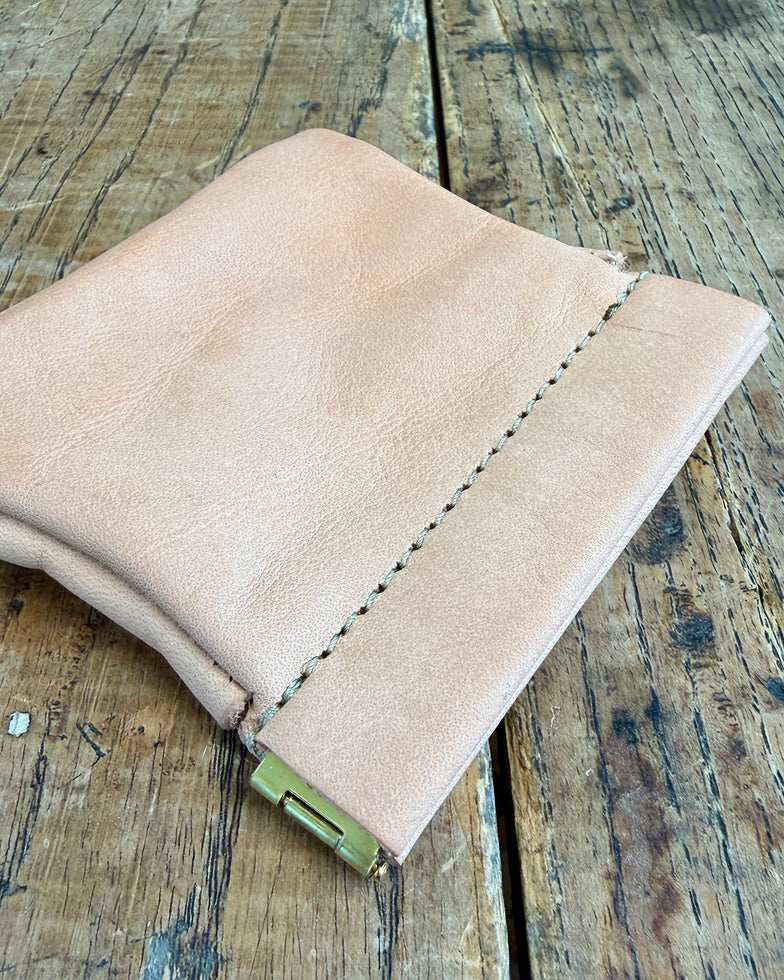 Squeeze Pouch in Leather